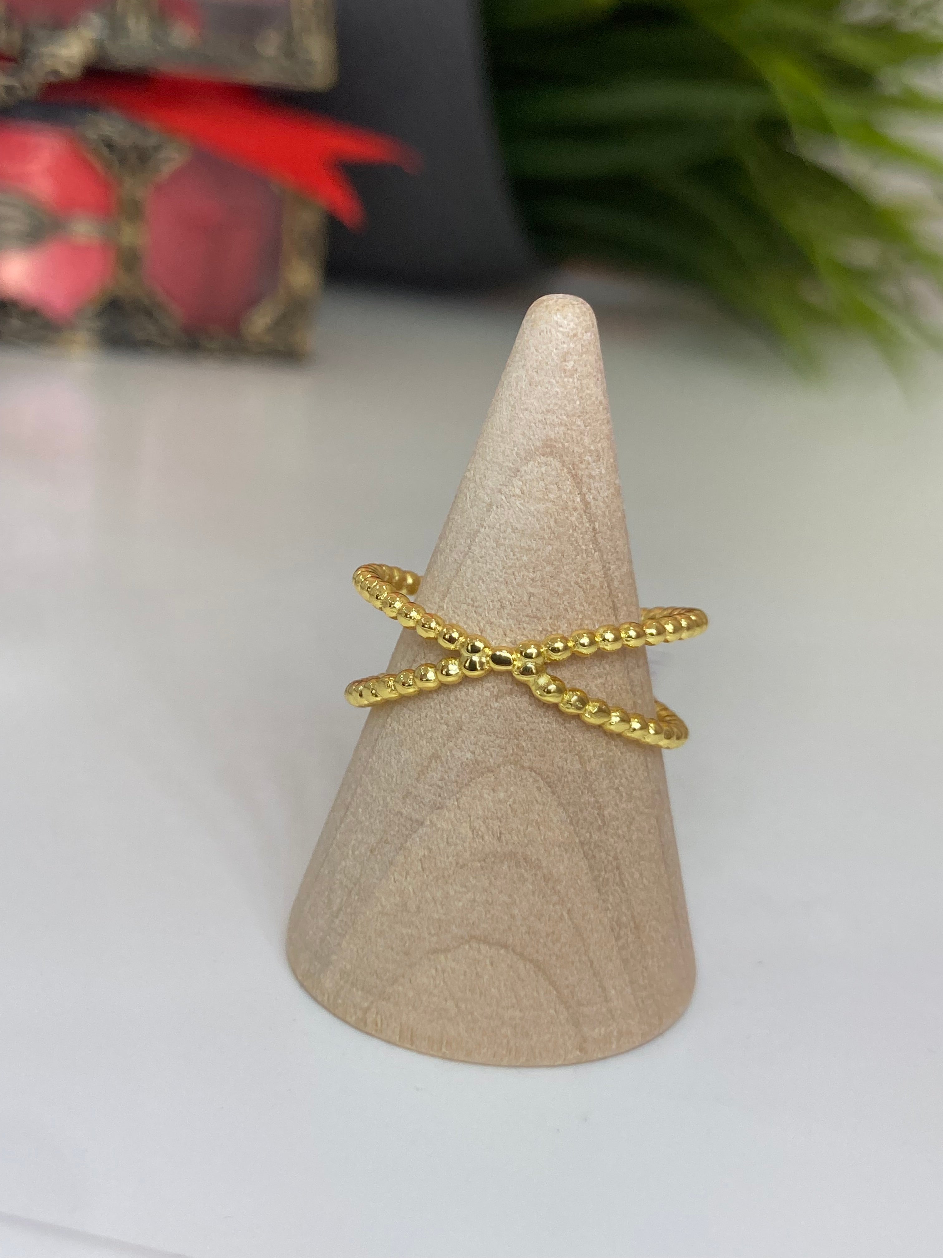 Anello incrocio borchiato