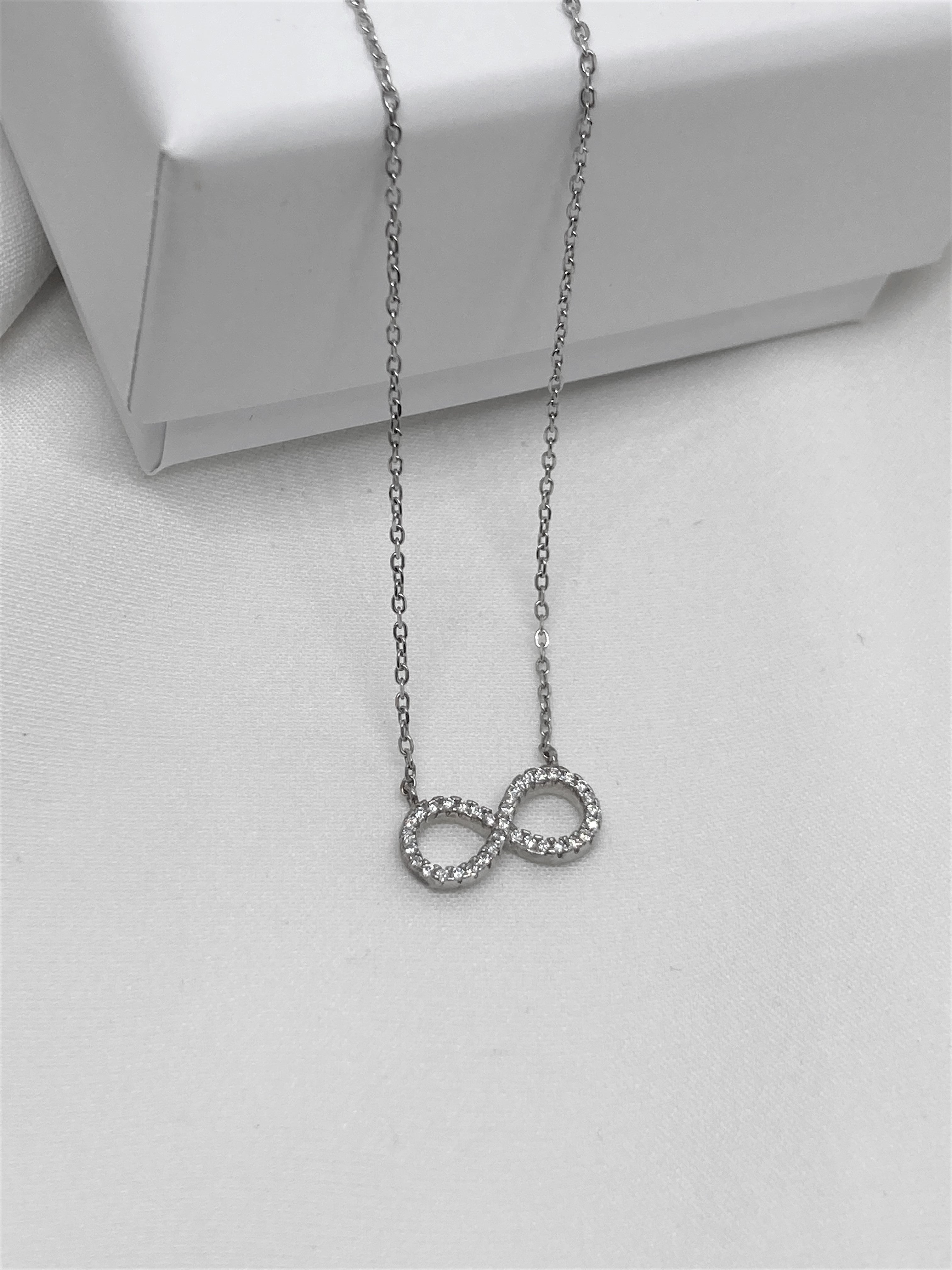 Collana Infinity