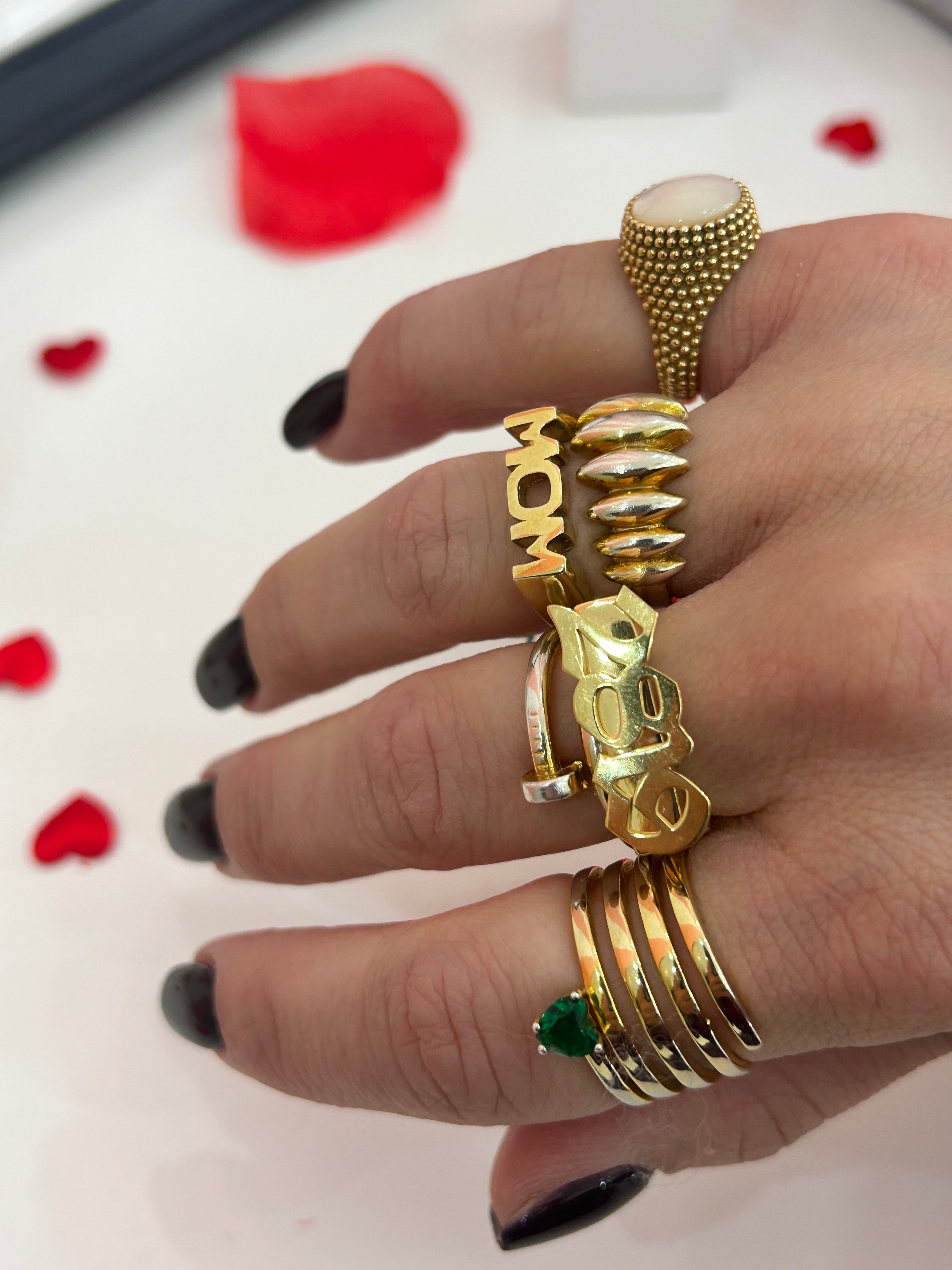 Anello Mom