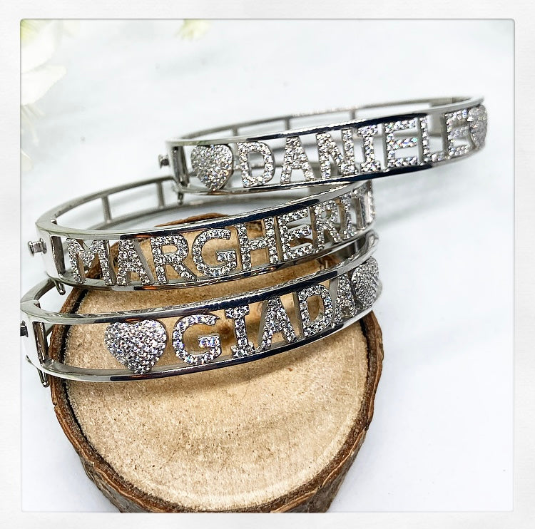 Bracciale a manetta
